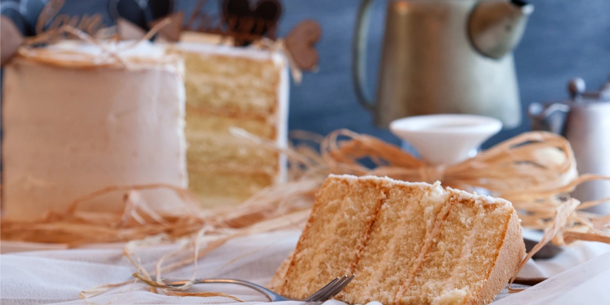 لحظاتی شیرین با شناخت انواع کیک 5 کیک کرهای بهترین گزینه برای پخت دسرهای خامهای است.