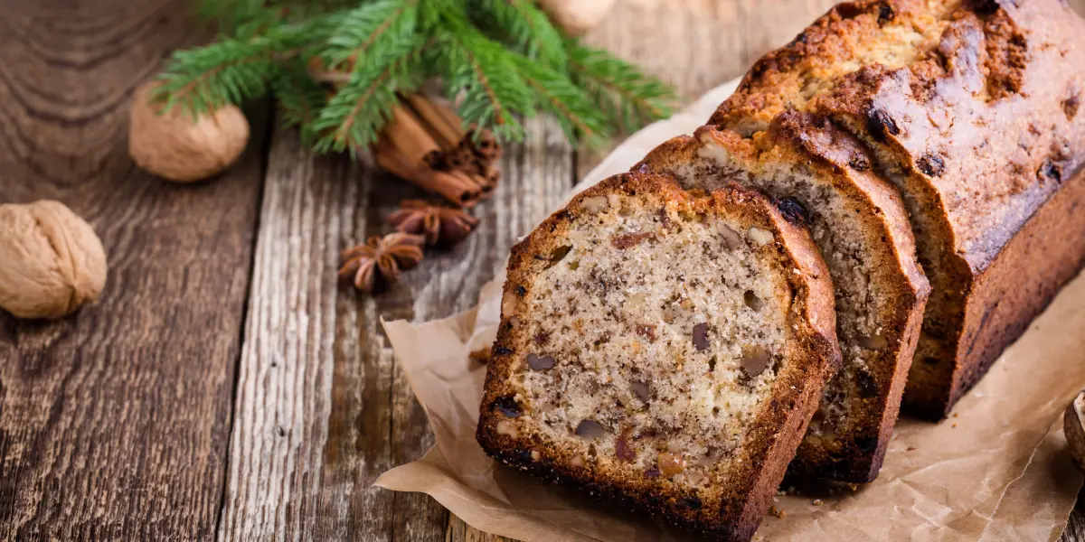 طرز تهیه کیک کشمشی به 3 روش 5 کیک کشمشی گردویی از پرطرفدارترین انواع کیک ها است.