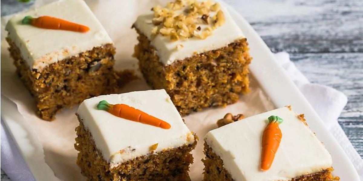 طرز تهیه کیک هویج با 3 دستور ساده 4 کیک هویج و دارچین را میتوانید با استفاده از پنیر خامهای تزئین کنید.