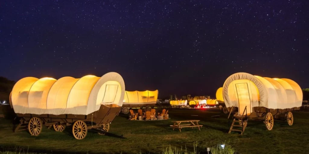 سفری به عجیبترین هتلهای دنیا 6 هتل Conestoga در اولین پارک ملی جهان ساختهشده است.