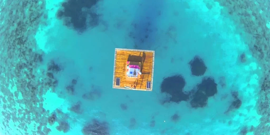سفری به عجیبترین هتلهای دنیا 20 هتل The Manta Resort یکی از عجیبترین هتلهای دنیا که روی آب شناور است.