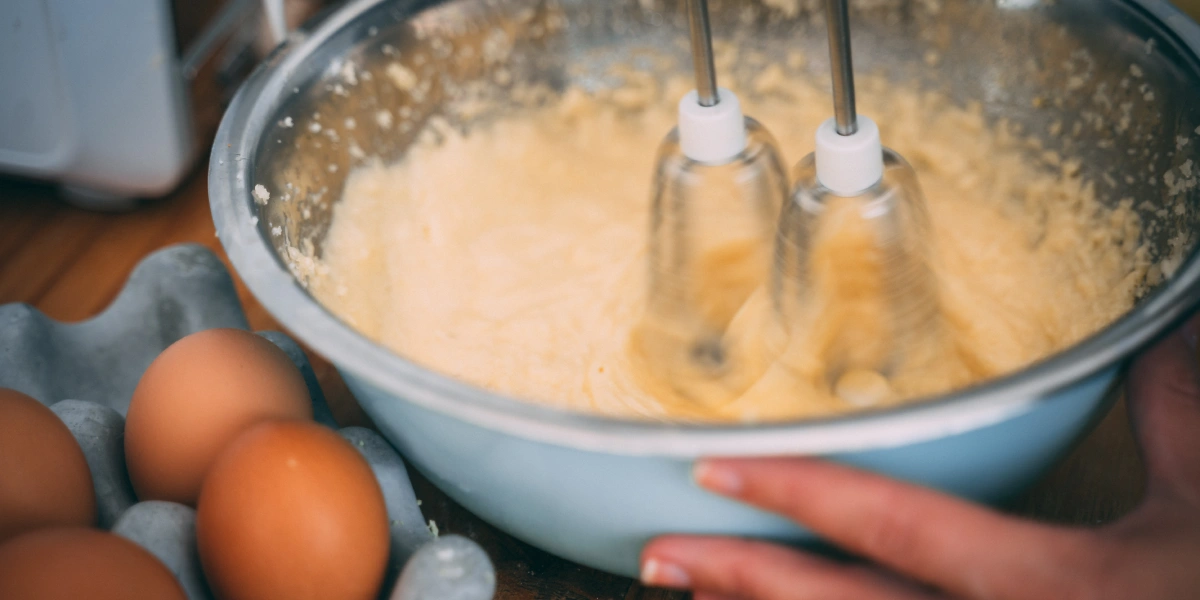 فوت و فن کیک پزی حرفهای 5 استفاده از مواد اولیه تازه از فوت و فن کیک پزی است.