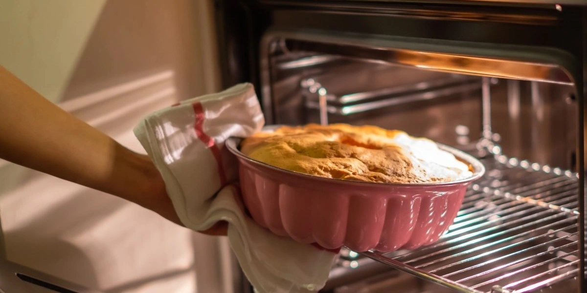 فوت و فن کیک پزی حرفهای 6 چه کنیم کیک ب قالب نچسبد؟