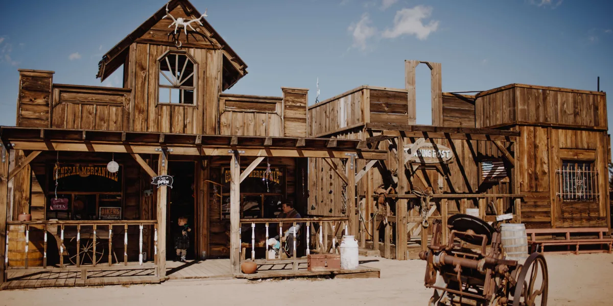 سفری به عجیبترین هتلهای دنیا 2 هتل Pioneertown Motel یکی از عجیبترین هتلهای دنیا است.