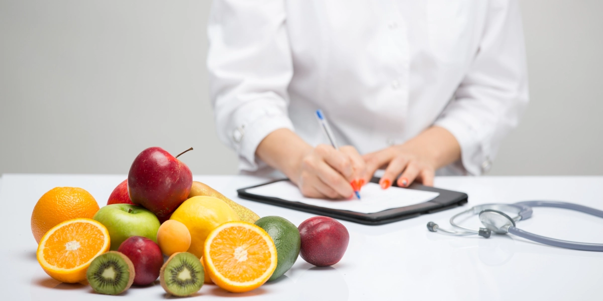 تغذیه مناسب برای بیماران قلبی 3 میوهها از غذاهای مفید برای بیماران قلبی هستند.