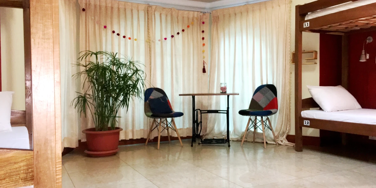 هاستل های ارزان ایروان را بشناسید 3 قیمت هاستل در ایروان با توجه به خدمت این اقامتگاهها متفاوت است؛ هاستل Envoy قیمت مناسبی دارد.