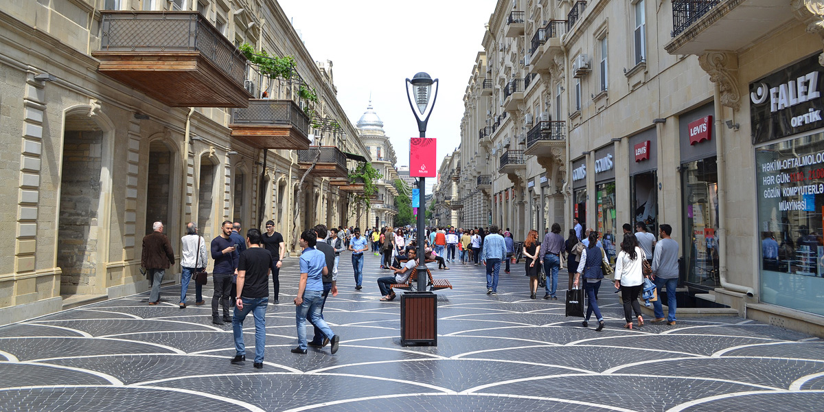 Main Street یکی از بهترین هاستل‌های باکو است که با اقامت در آن چشم‌اندازی از خیابان زیبای نظامی خواهید داشت.