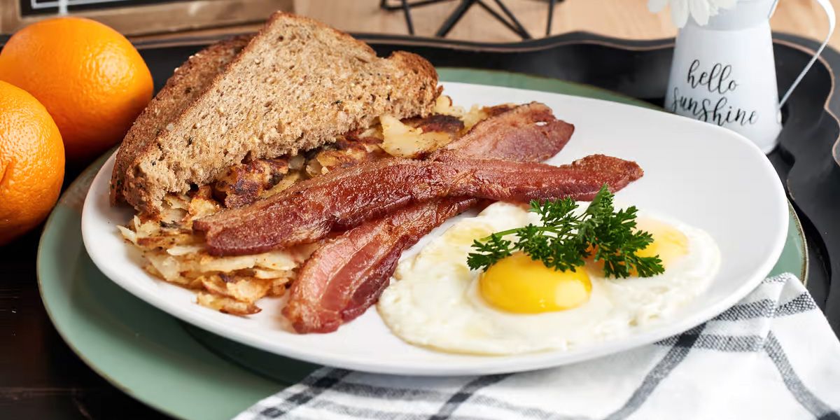 California Hostel یکی از بهترین هاستل‌های دبی که برای مسافران صبحانه آمریکایی سرو می‌کند.