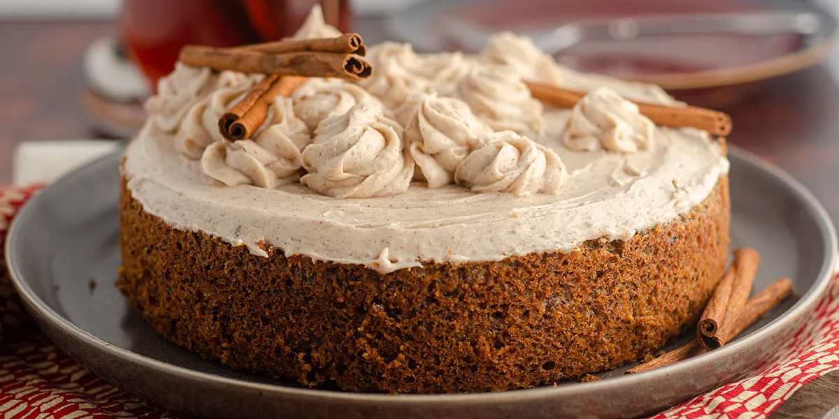 طرز تهیه کیک چای خوشمزه و خوش عطر با روشهای مختلف 4 طرز تهیه کیک چای کاکائویی بسیار ساده و دلنشین است که میتوان آن را با خامه و دارچین تزئین کرد.