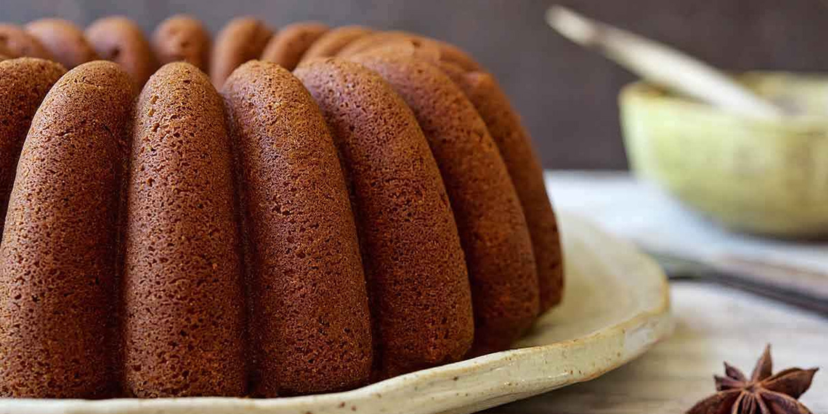 طرز تهیه کیک چای خوشمزه و خوش عطر با روشهای مختلف 3 برای پخت دسر با طرز تهیه کیک چای قزوین از قالبهای مختلفی استفاده کنید.