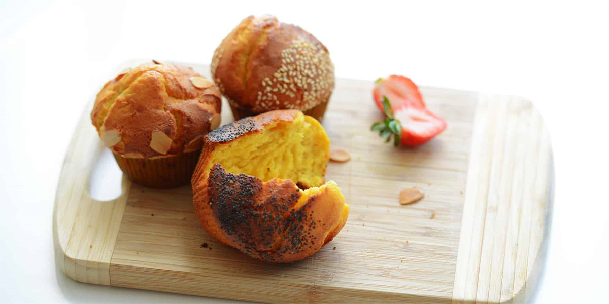 طرز تهیه کیک یزدی با فر و بدون فر 5 طرز تهیه کیک یزدی در عین سادگی نکاتی دارد که برای پخت کیکی خوشمزه باید به آن توجه کرد.