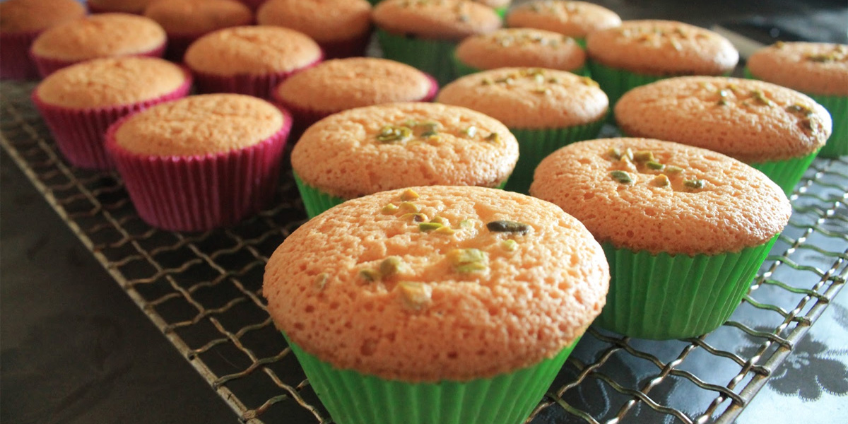 طرز تهیه کیک یزدی با فر و بدون فر 6 طرز تهیه کیک یزدی خوشمزه به چه موادی نیاز دارد؟