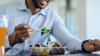 تغذیه مرد قبل از بارداری؛ از تعیین جنسیت تا زیبایی کودک 1 تغذیه مرد قبل از بارداری تأثیر چشمگیری بر تعداد و کیفیت اسپرمها میگذارد، پس اگر میخواهید تجربه پدر شدن را داشته باشید به تغذیه خود توجه کنید.