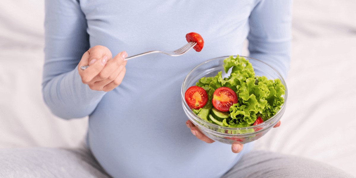 تأثیر تغذیه در بارداری برای هوش جنین + معرفی مواد غذایی مؤثر 2 تأثیر تغذیه در بارداری برای هوش جنین کاملاً ثابتشده برای داشتن فرزندی باهوش نیازی به مصرف مکملهای غذایی ندارید؛ تنها پیروی از رژیم غذایی سالم کافی است.