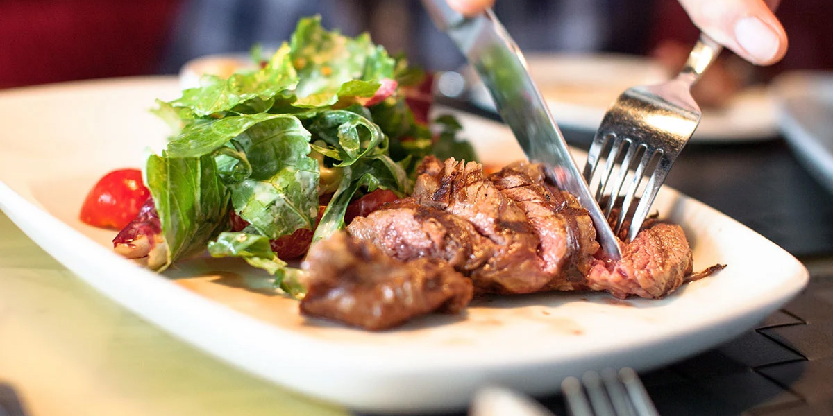 تغذیه مرد قبل از بارداری؛ از تعیین جنسیت تا زیبایی کودک 6 نکته مهم تغذیه مردان قبل از اقدام به بارداری این است که از تمامی ریزمغذیهای موردنیاز در وعدههای غذایی خود دریافت کنند.