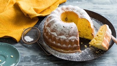 طرز تهیه کیک زعفرانی؛ دسری به رنگ خورشید و عطر بینظیر 8 طرز تهیه کیک زعفرانی ساده است و تنها به چند ماده اولیه نیاز دارد.