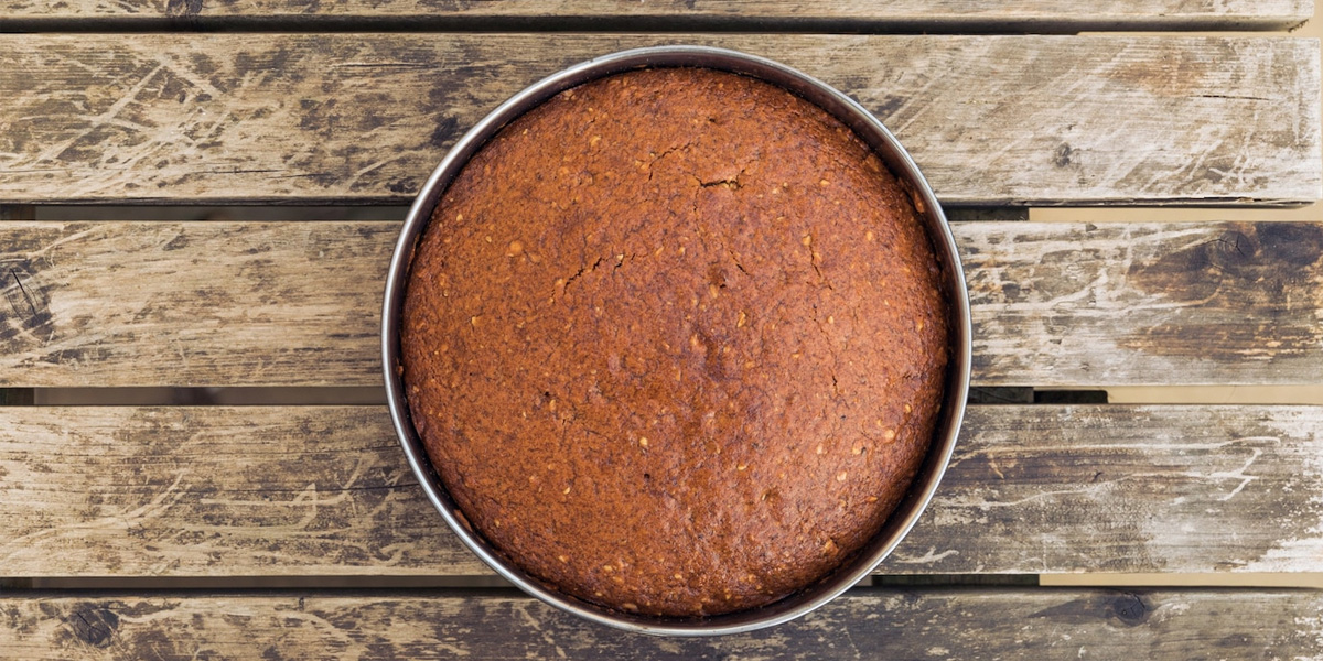 طرز تهیه کیک وانیلی به روش شیرینیپزهای حرفهای 3 با استفاده از طرز تهیه کیک وانیلی و یک قابلمه نیز میتوانید این دسر خوشمزه را بپزید.