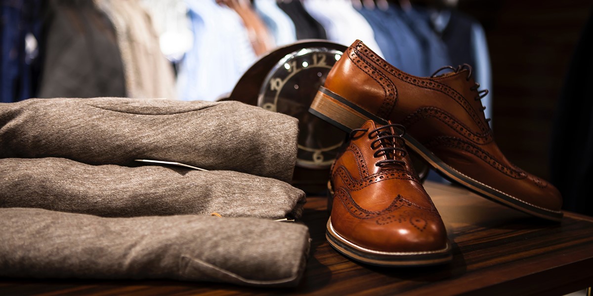 چرم چیست + آشنایی با انواع چرم 5 چرم مصنوعی ظاهری مشابه با چرم طبیعی دارد که دوام و ماندگاری آن کمتر از چرم طبیعی است.