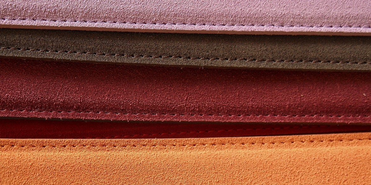 چرم چیست + آشنایی با انواع چرم 7 چرمهای طبیعی در بافتها و رنگهای مختلف و متنوعی تولید میشوند.