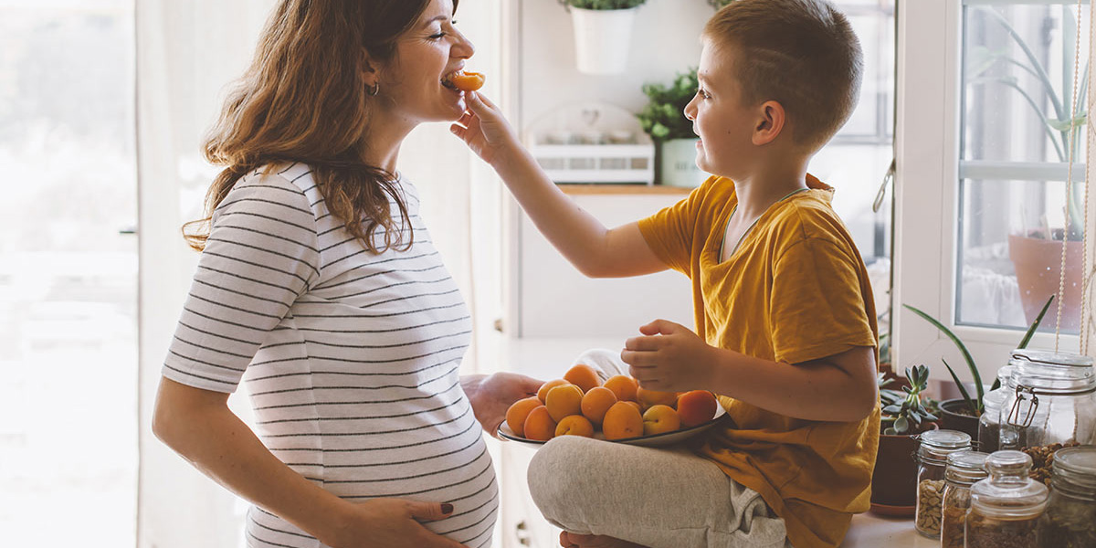 علائم بارداری چیست و چه زمانی بروز پیدا میکند؟ 8 اولین نشانه بارداری تأخیر در قاعدگی است. پس از دو هفته تأخیر در پریودی برای اطمینان از بارداری میتوانید از بیبی چک استفاده کنید.