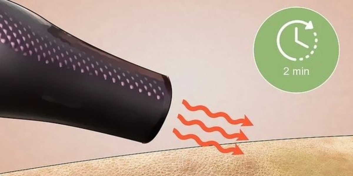 آموزش تصویری تعمیر مبل چرم پاره، پوسیده و ترکخورده 16 درنهایت به کمک سشوار رنگ را خشک نمایید.