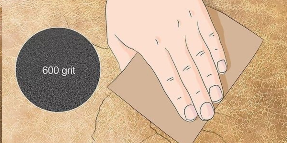 آموزش تصویری تعمیر مبل چرم پاره، پوسیده و ترکخورده 10 بهآرامی روی ترک مبل چرم را با سمباده بکشید.