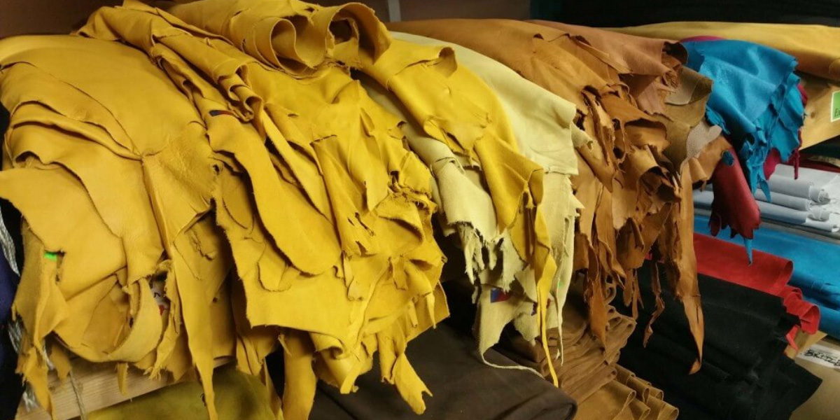 هرآن چه که باید درباره قیمت چرم طبیعی بدانید 4 قیمت هر متر چرم بر اساس نوع، برش و فاکتورهای دیگر بیان میشود.