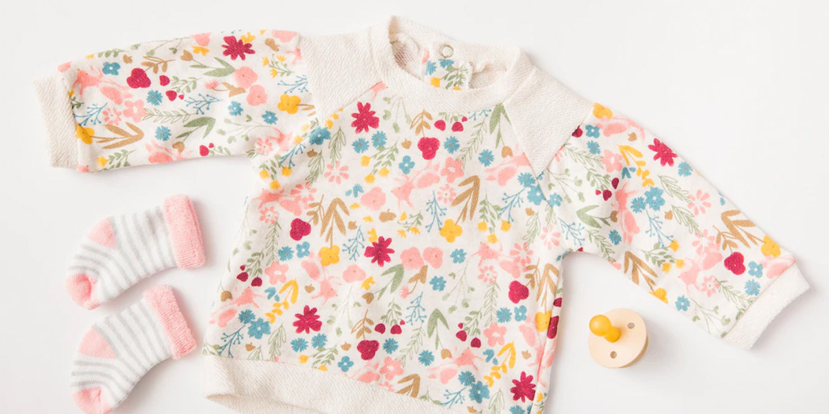 راهنمای خرید لباس نوزاد برای سیسمونی تا یکسالگی فرزندتان 7 بر اساس معیارهای راهنمای خرید لباس نوزاد، پارچه این محصولات باید باپوست حساس نوزادان هماهنگ باشد.