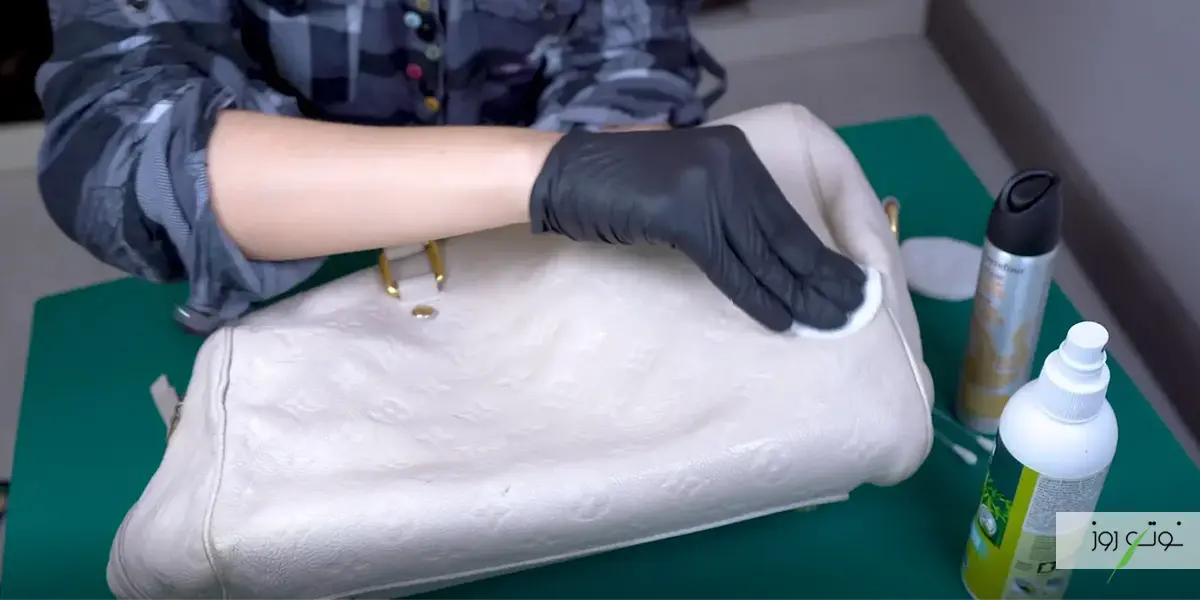 راهنمای جامع پاک کردن انواع لکه از روی چرم 7 پاک کردن لکه از روی کیف چرم سفید