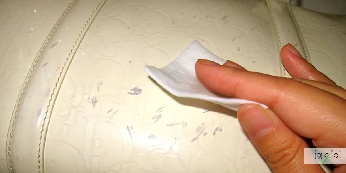 راهنمای جامع پاک کردن انواع لکه از روی چرم 3 پاک کردن لکه خودکار از روی چرم